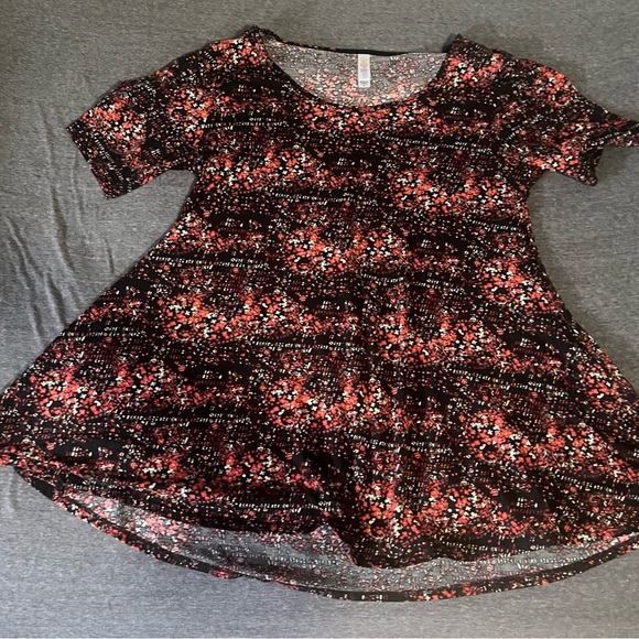 LulaRoe Perfect T - Picture 1 of 5